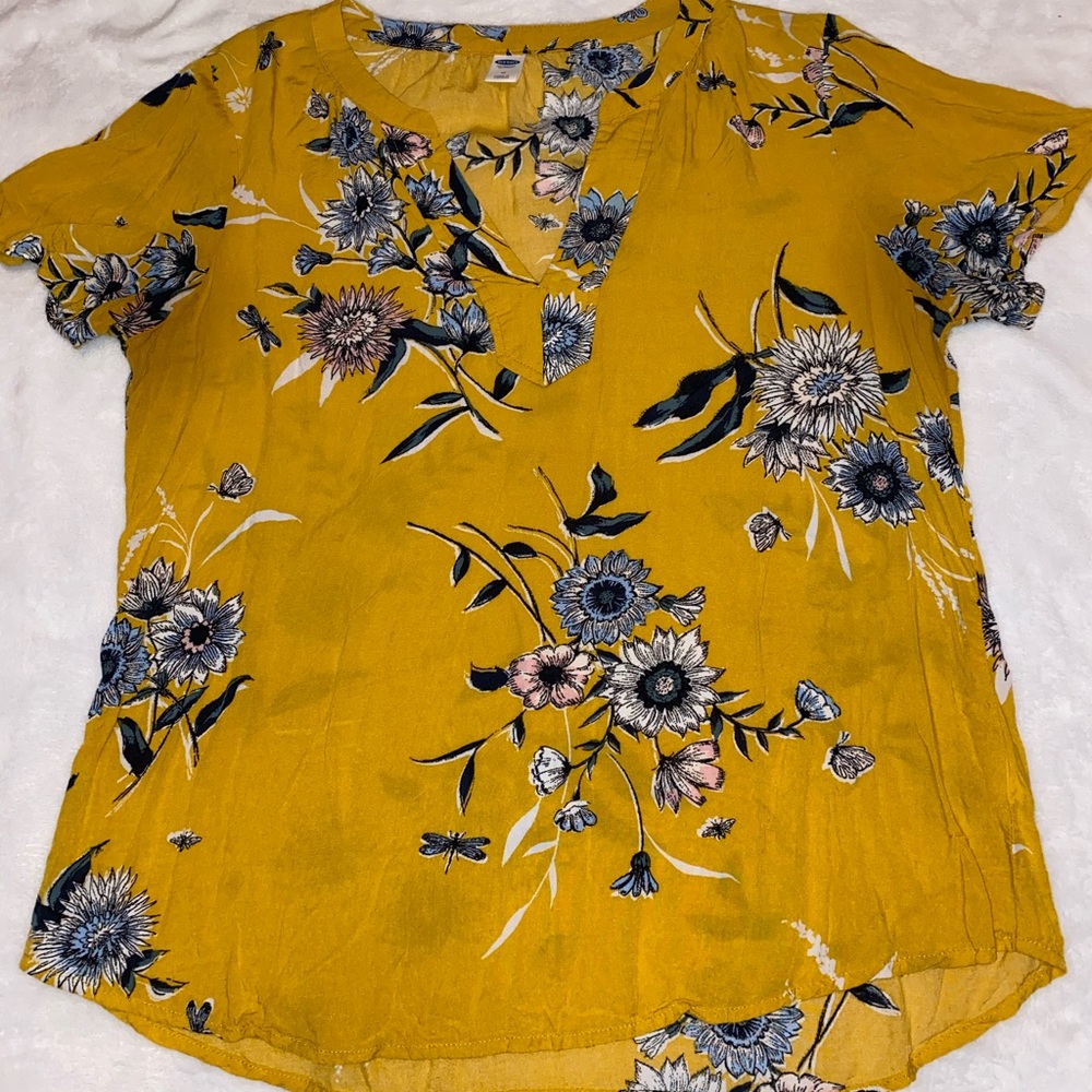 Old navy short sleeve shirt